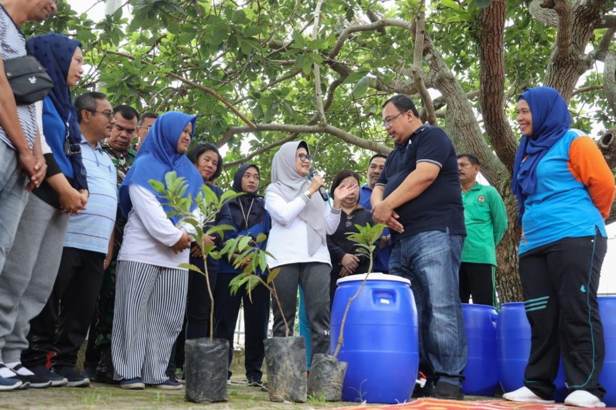 Pemkot Pematang Siantar bagikan tong kompos kepada warga