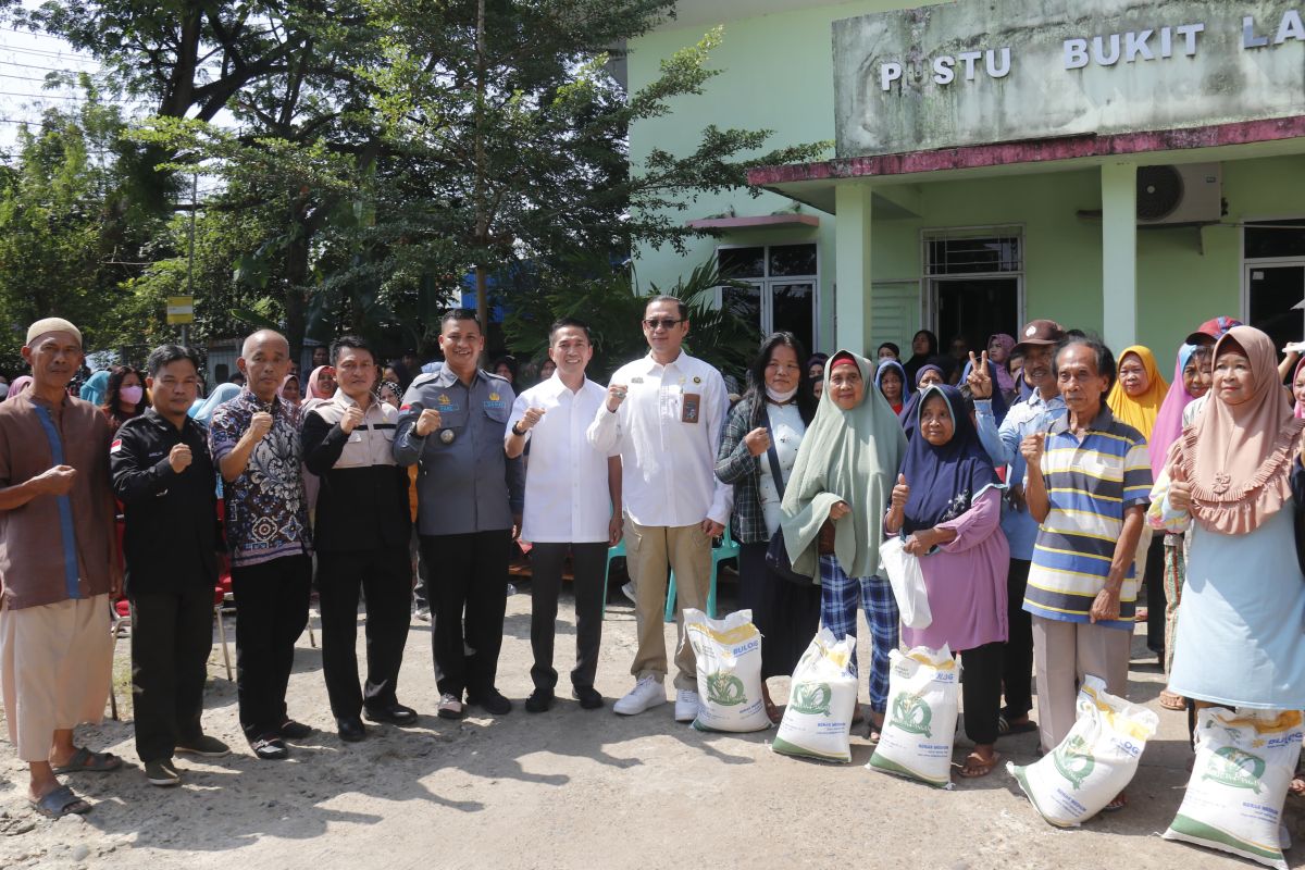 1.249 keluarga di Kota Palembang terima beras bantuan pangan tahap kedua