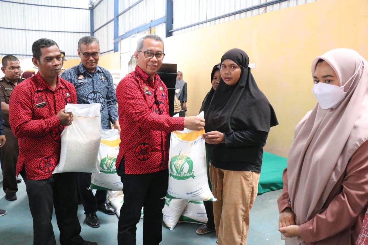 Pemkab Luwu Timur salurkan bantuan pangan beras tahap II