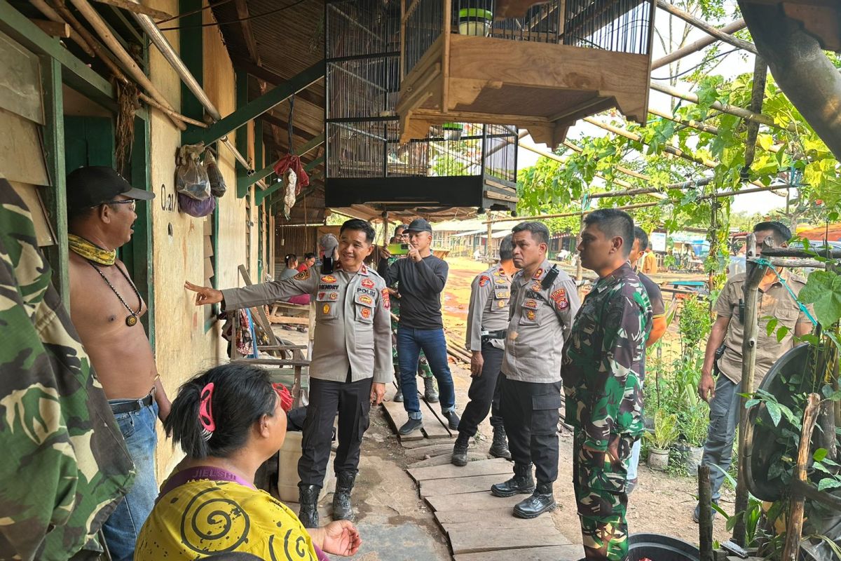 Tim gabungan Polda Kalteng patroli di sekitar lokasi PT HMBP usai bentrok