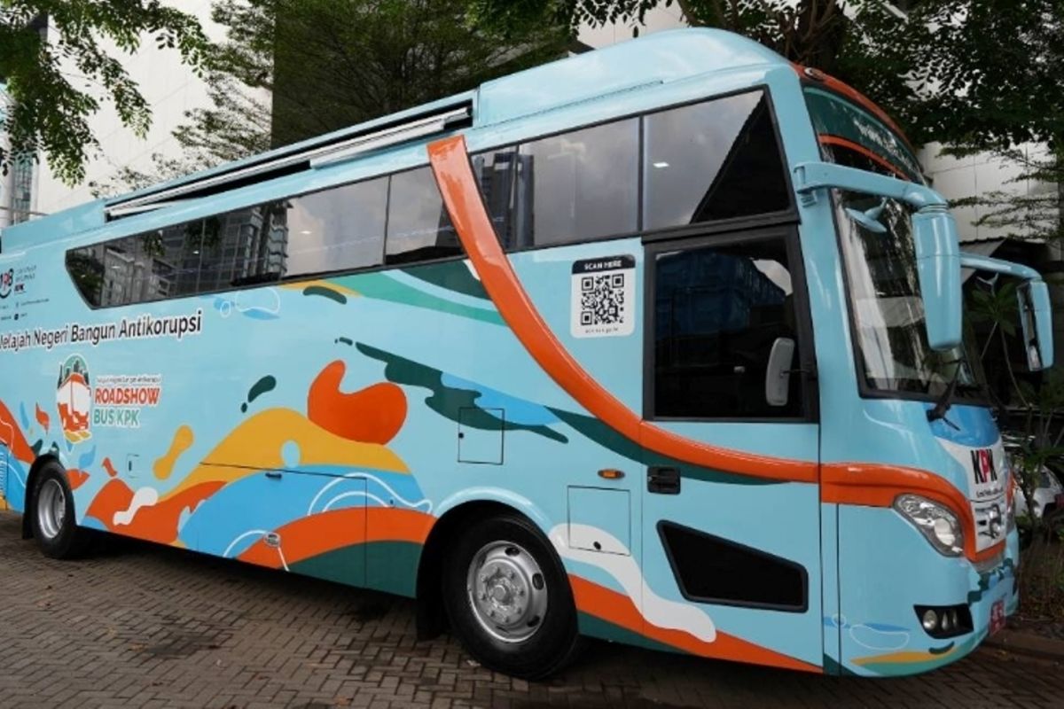 Menyaksikan bus KPK berkeliling Kota Pekanbaru