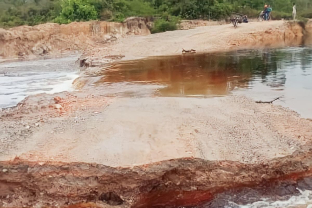 Jembatan Semala putus akibat banjir, BPBD Natuna lakukan penanganan