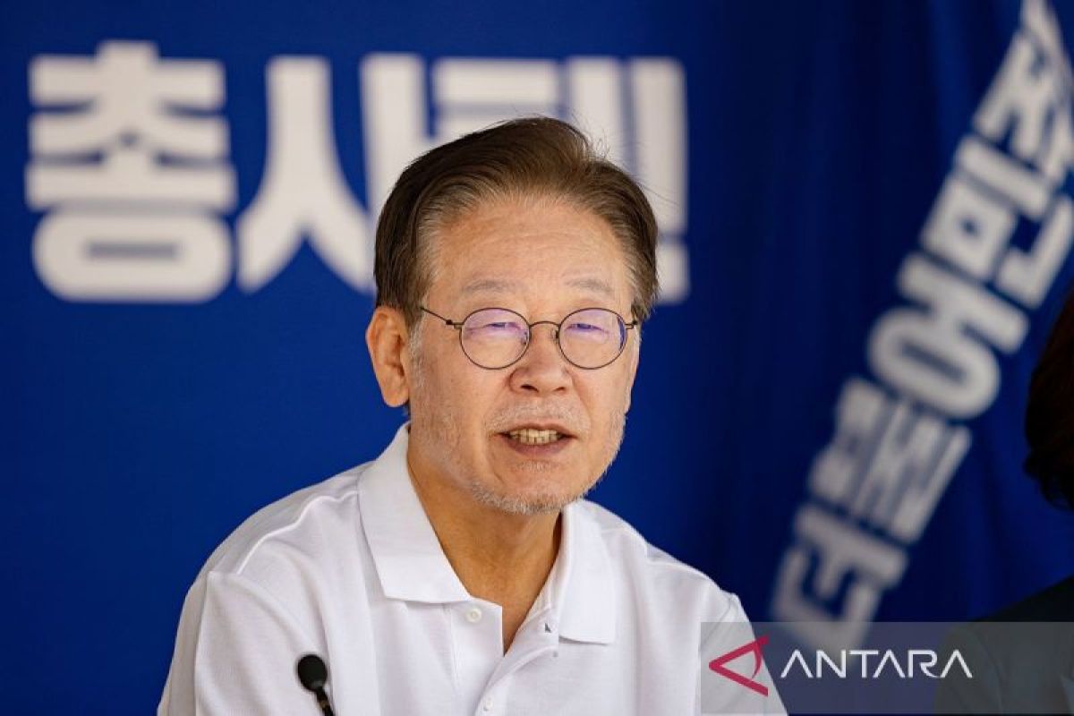 Ketua partai oposisi Korea Selatan ditikam pria tak dikenal