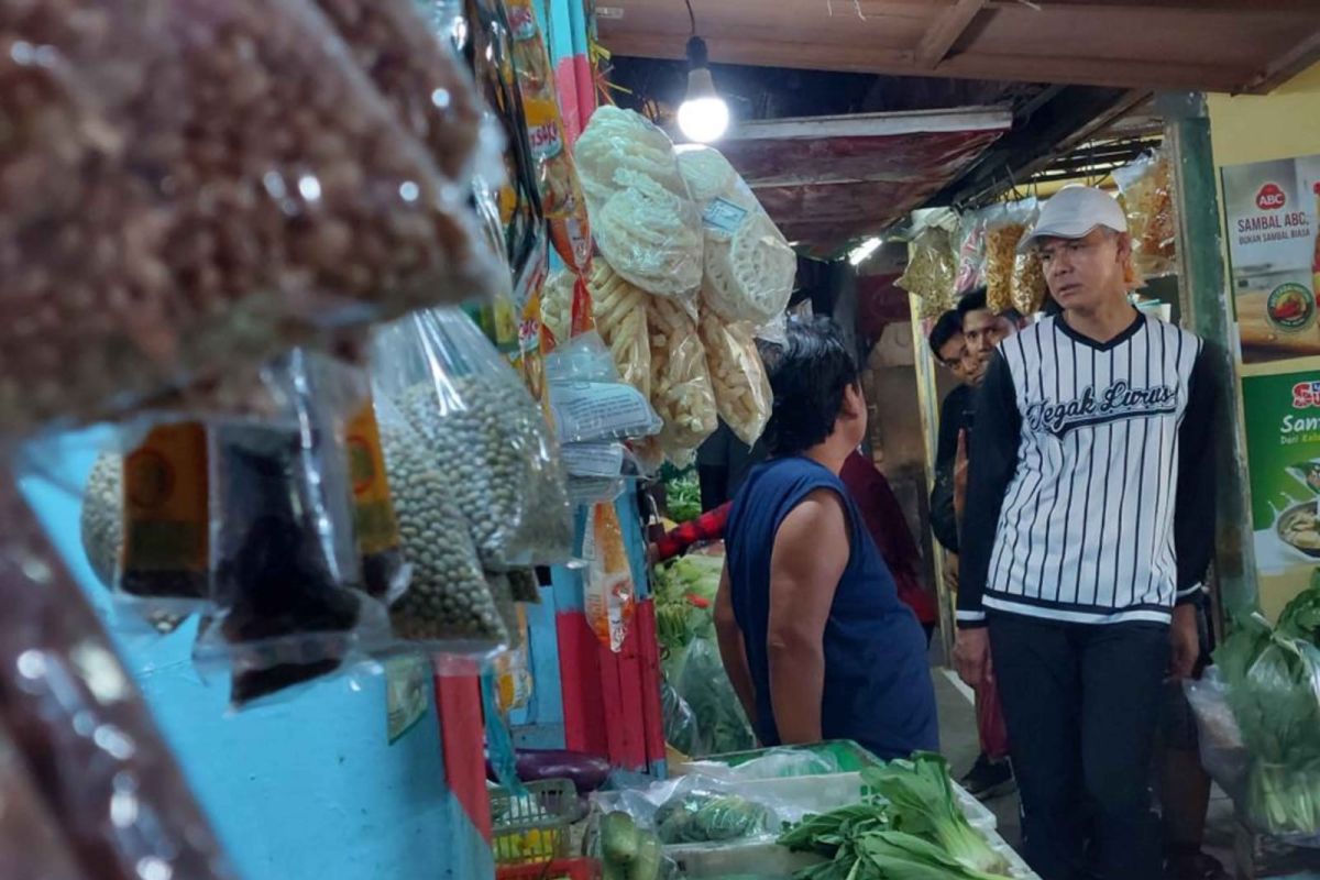 Ganjar Pranowo dapat doa dari sejumlah pedagang Pasar Darmo Permai