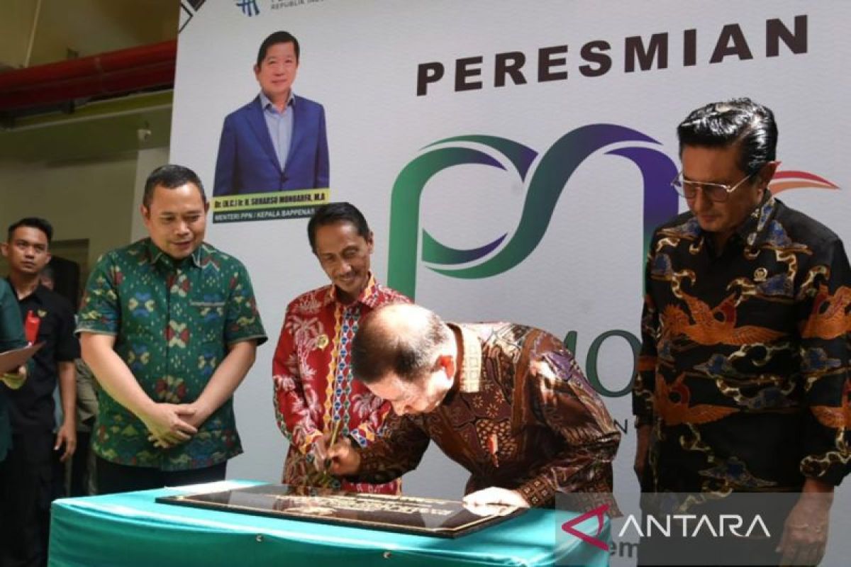 Menteri PPN/Kepala Bappenas meresmikan Pasar Modern Limboto