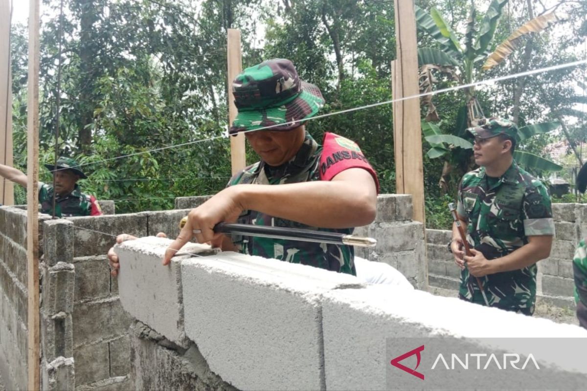 Kodim 0414 Belitung bangun dua rumah layak huni