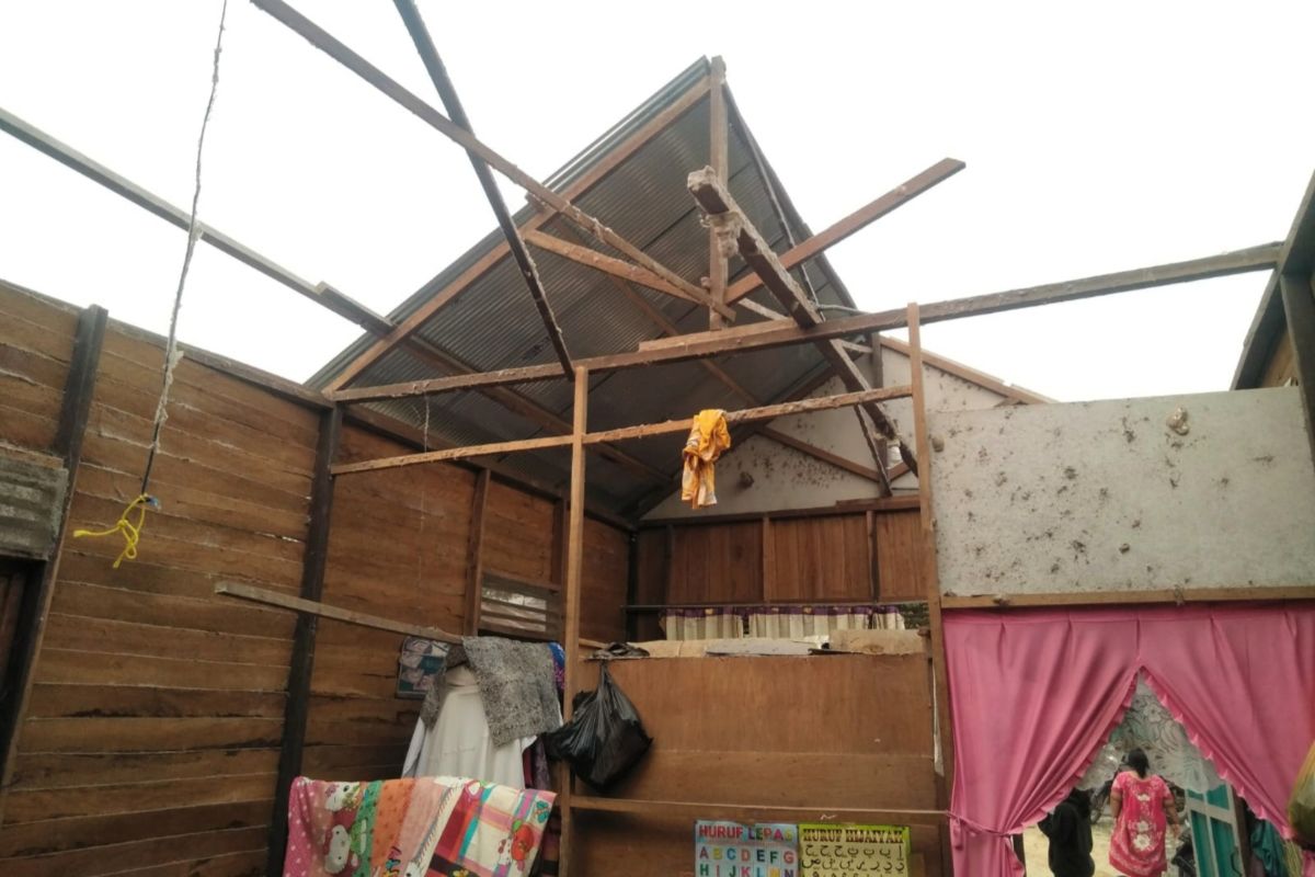 Puting beliung hancurkan rumah warga di Tapin