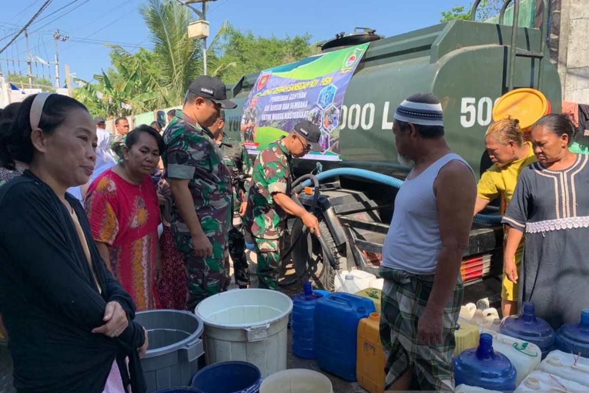 Sansidam XIV/Hasanuddin salurkan 5.000 liter air bersih untuk warga terdampak kekeringan
