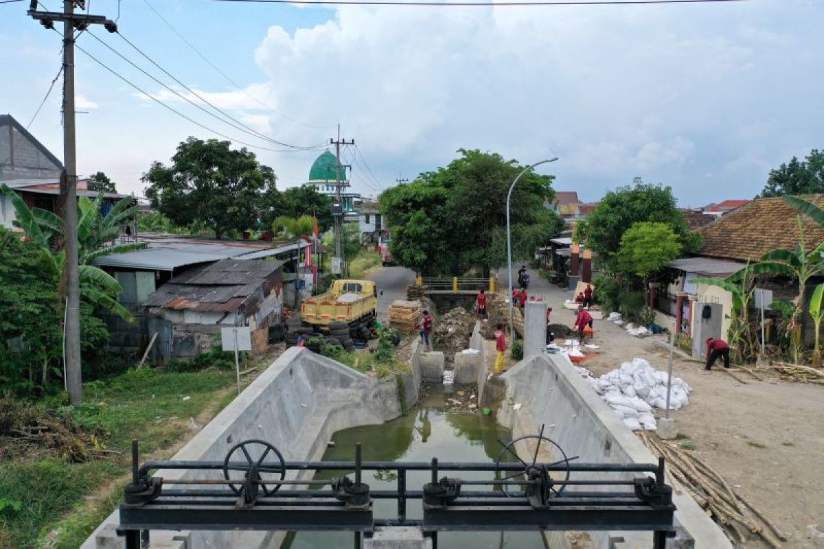 Pemkot Surabaya kebut pengerjaan saluran antisipasi banjir musim hujan