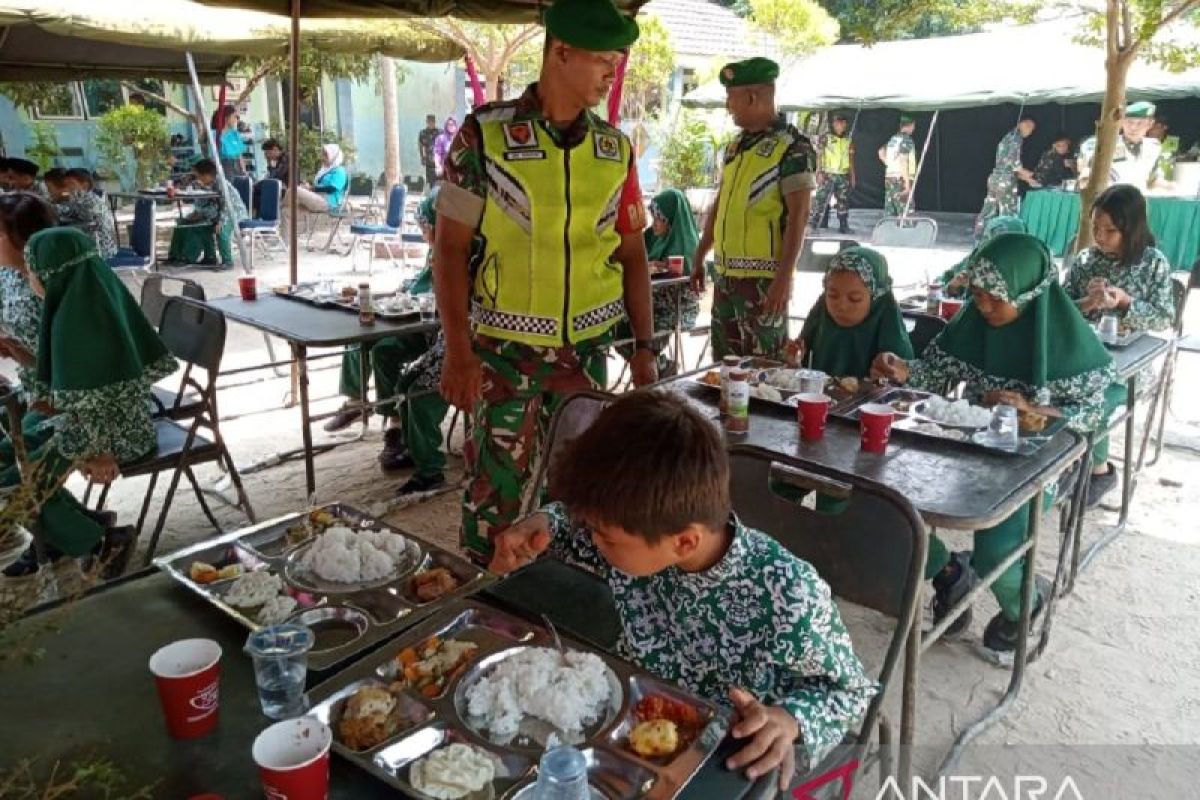 Danrem 045: Dapur Masuk Sekolah di Bangka Belitung tingkatkan gizi siswa