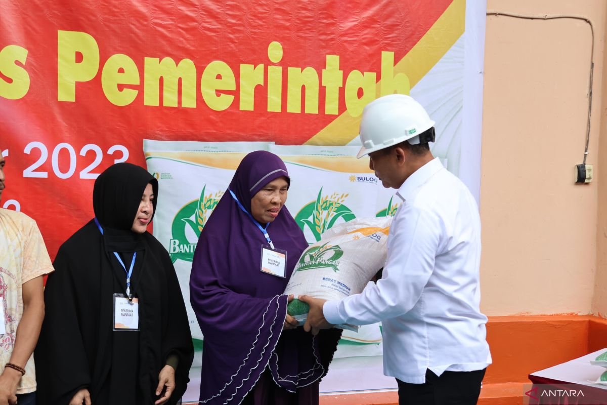 Bulog distributes rice aid to Balikpapan residents