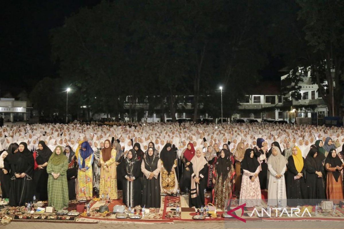 Ribuan santriwati Jatim deklarasikan Rebana 08 dukung Prabowo