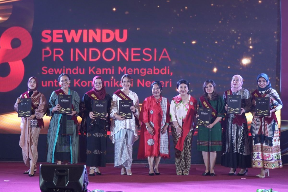 Humas Pegadaian Raih Penghargaan Top 50 Kartini Humas Indonesia