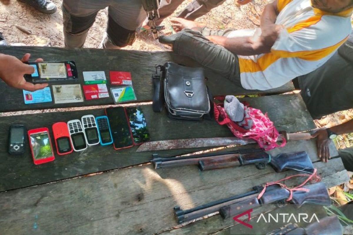 TNI-Polri tangkap anggota KKB berikut tiga senjata rakitan di Bintuni