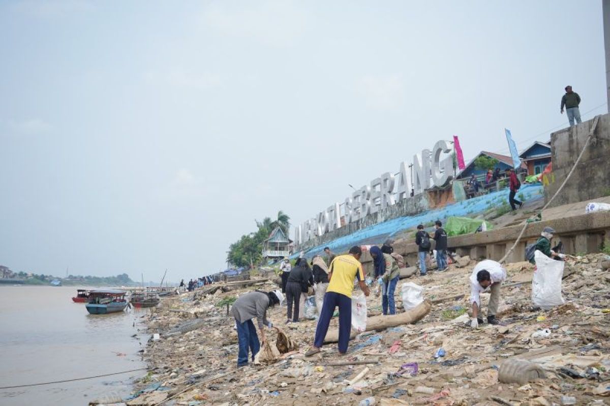 Pemkot Jambi ajak pemuda bersihkan bantaran Sungai Batanghari