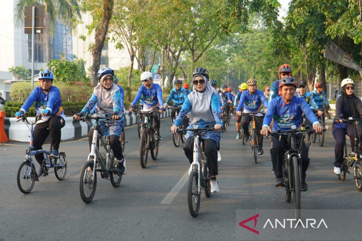 Wali Kota Banjarmasin bersama ribuan warganya gelar gowes Harjad ke-497