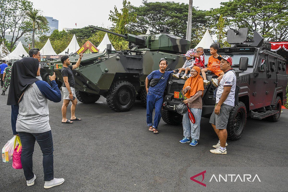 TNI pamerkan 125 unit alutsista di Monas