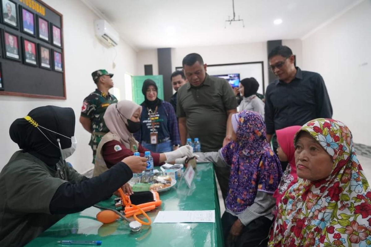 Korem 121/Abw menggelar pelayanan kesehatan gratis di Kapuas Hulu