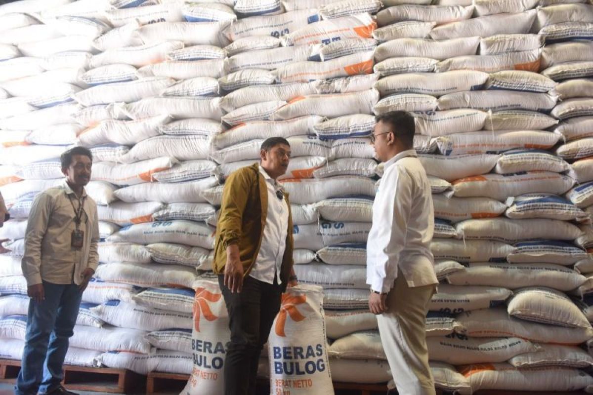 Wali Kota Kediri pastikan kesediaan beras di gudang Bulog