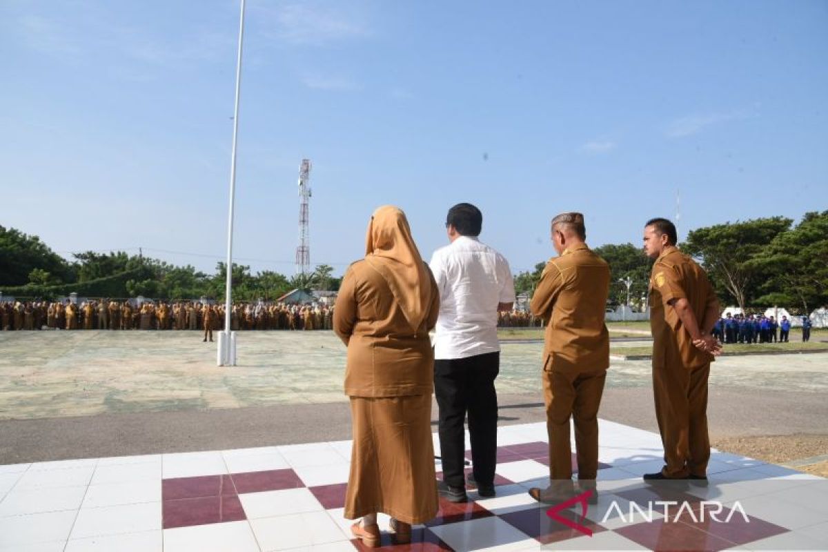 Bupati Pohuwato berkantor di bekas rumah jabatan karena kantor dibakar