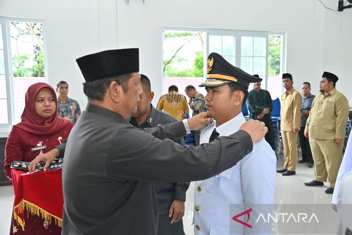 Advetorial _ Wali Kota Padangsidimpuan lantik sejumlah pejabat eselon