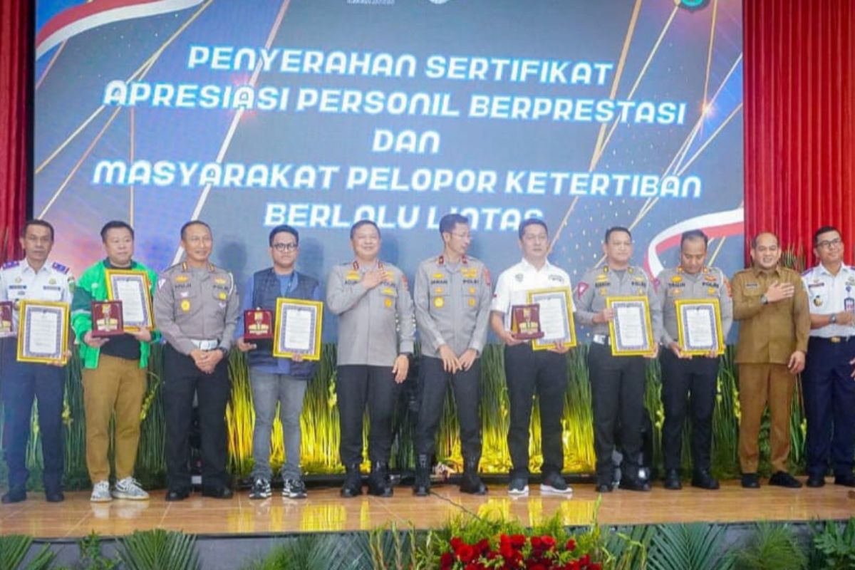 Wali Kota Medan  terima penghargaan pelopor keselamatan