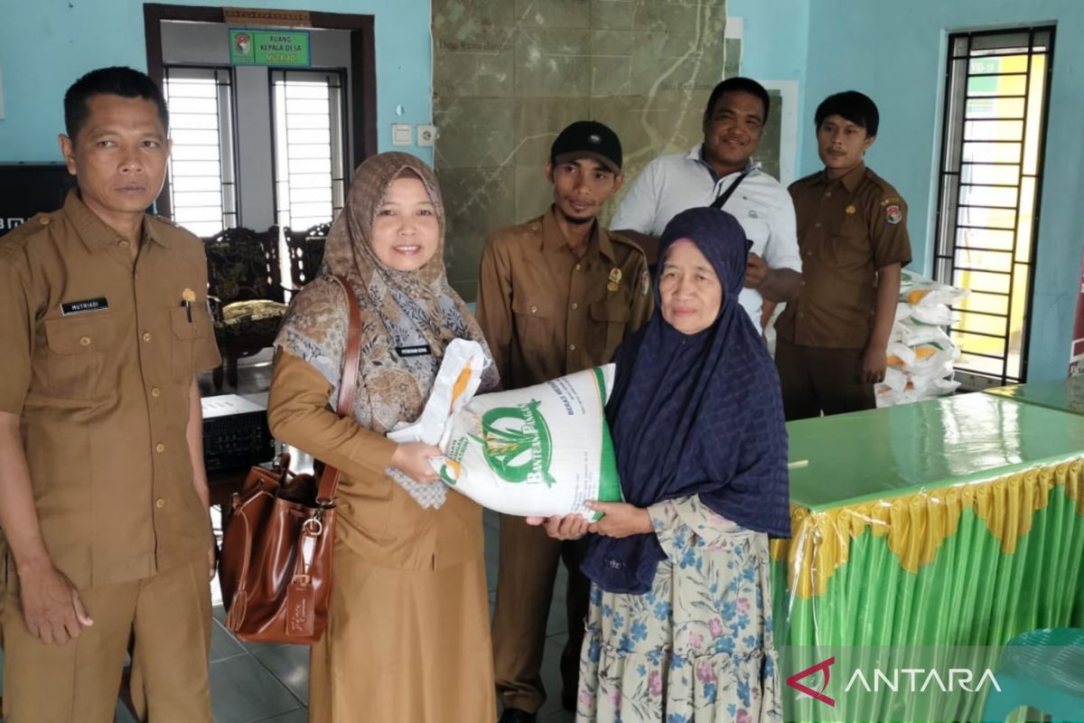 Dinsos Mukomuko kawal distribusi bantuan beras untuk masyarakat