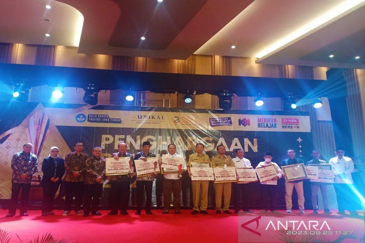 Balai Bahasa Jateng anugerahkan penghargaan Prasidatama 2023