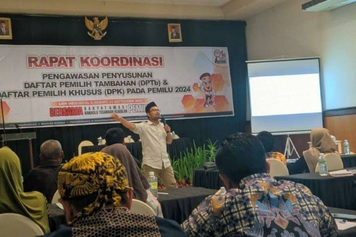 Bawaslu Bondowoso mulai inventarisasi baliho bacaleg untuk ditertibkan