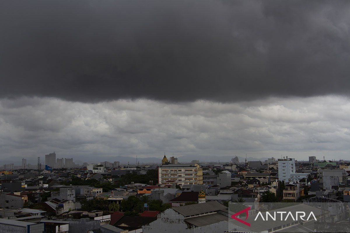 BMKG: Bibit siklon tropis 91W bawa peluang hujan di kota besar