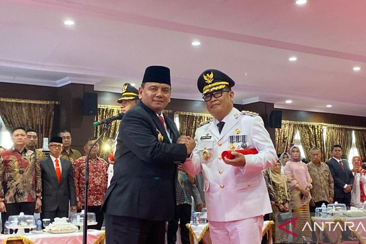 Penjabat Gubernur Sulawesi Tenggara lantik Pj. Bupati Konawe dan Wali Kota Baubau