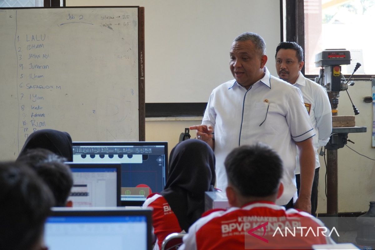 Wamenaker tinjau proses pelatihan siswa di BPVP Kendari