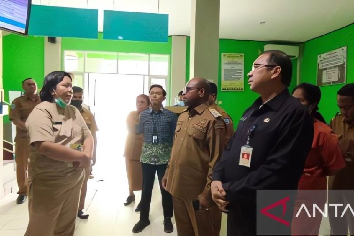 Wali Kota Sorong sidak puskesmas pastikan layanan kesehatan maksimal