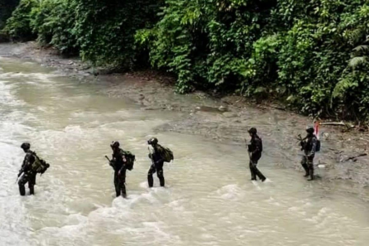 Satgas Yonif 122 Pamtas RI-PNG pastikan patok batas negara tidak bergeser