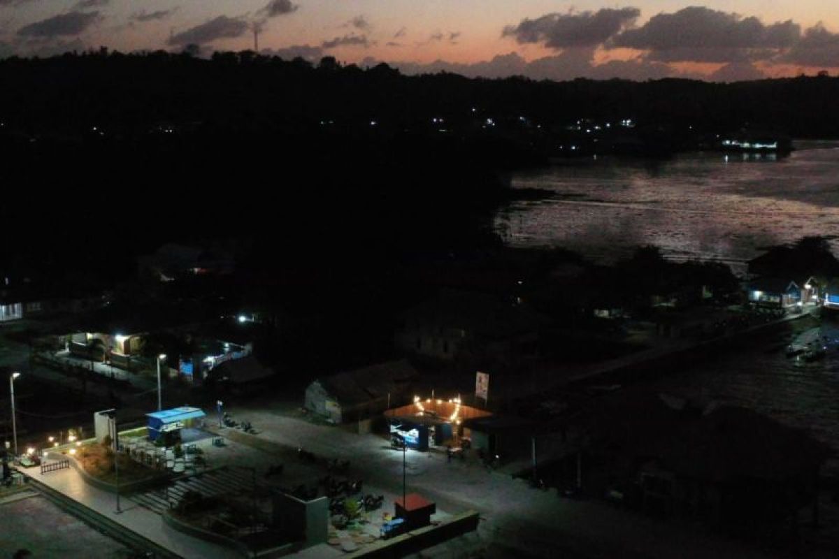 Sebanyak 4.445 pelanggan PLN di Pulau Kaledupa Wakatobi nikmati listrik 24 jam