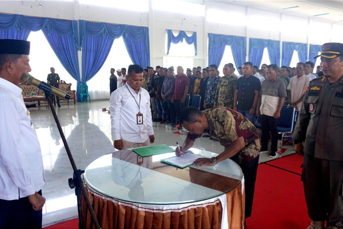 Pemkab Pasaman Barat kukuhkan 450 tenaga Linmas jaga keamanan