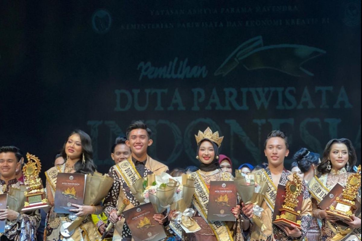Bujang Azriel dan Dayang Aldisya juara 1 Duta Pariwisata Indonesia 2023