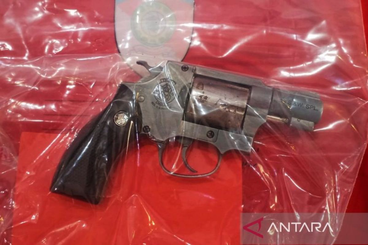 Pria asal HSS miliki senjata rakitan Revolver S & W