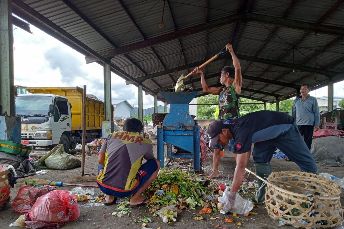 Warga Selaparang Kota Mataram diajak mengolah sampah jadi "BioMiru"