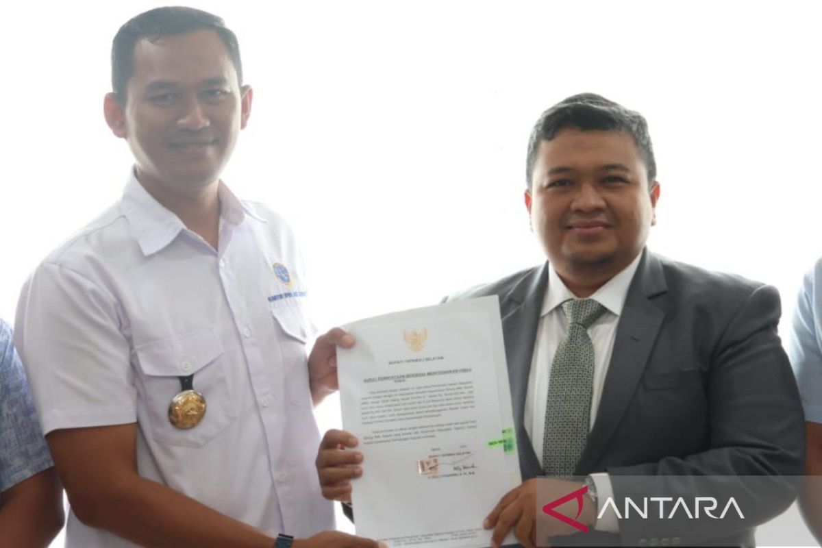 Bupati Tapsel tandatangani hibah prasarana Bandara Aek Godang