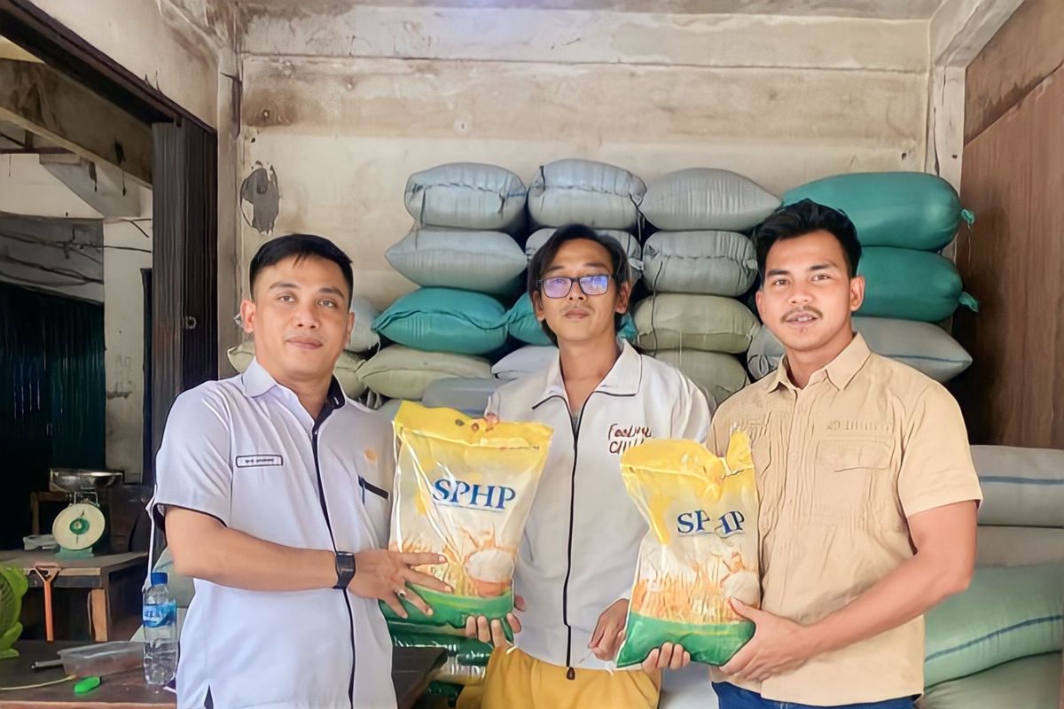 Bulog distribusikan 10 ton beras SPHP ke pedagang  di OKU