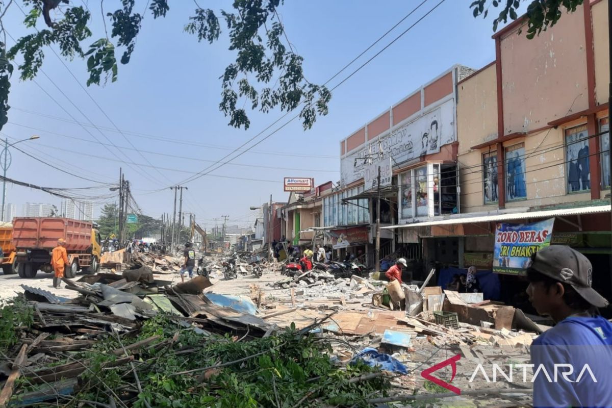 Pemkab Bekasi Bongkar Puluhan Bangunan Liar Hingga Warung Remang-remang ...