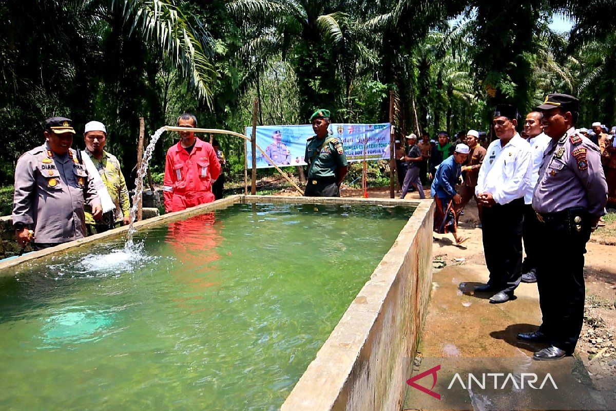 Kapolres Palas serahkan bantuan sarana air bersih ke Ponpes Dinul Khoiriah