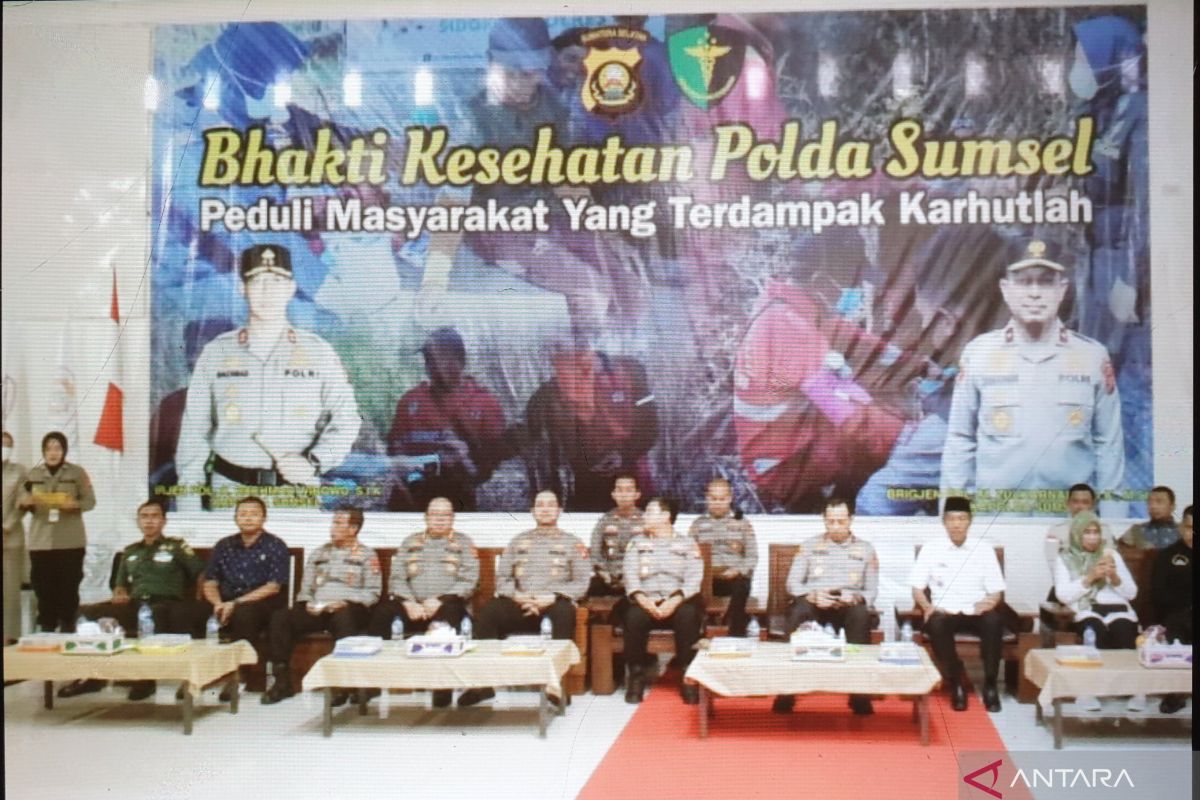 Polda Sumsel gelar bakti kesehatan bantu  masyarakat terdampak karhutla