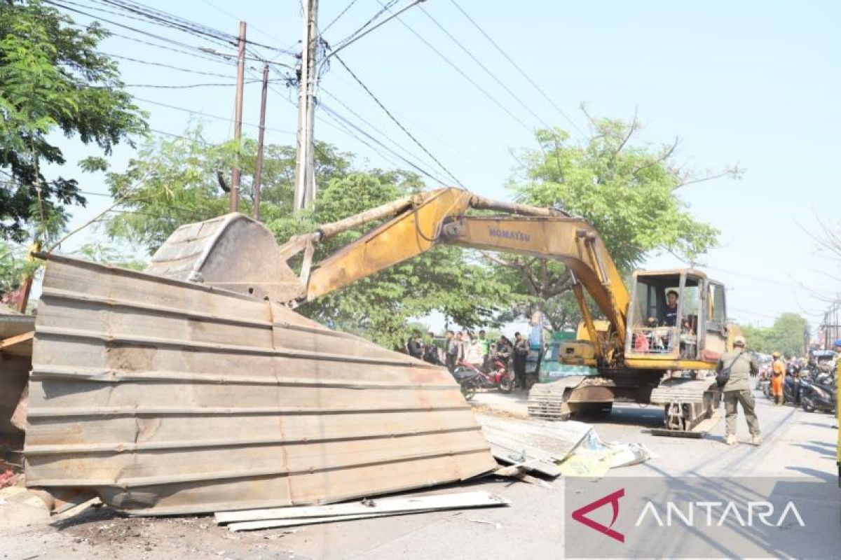 Satpol PP Bekasi: Pembongkaran bangunan liar di Kalimalang sesuai aturan