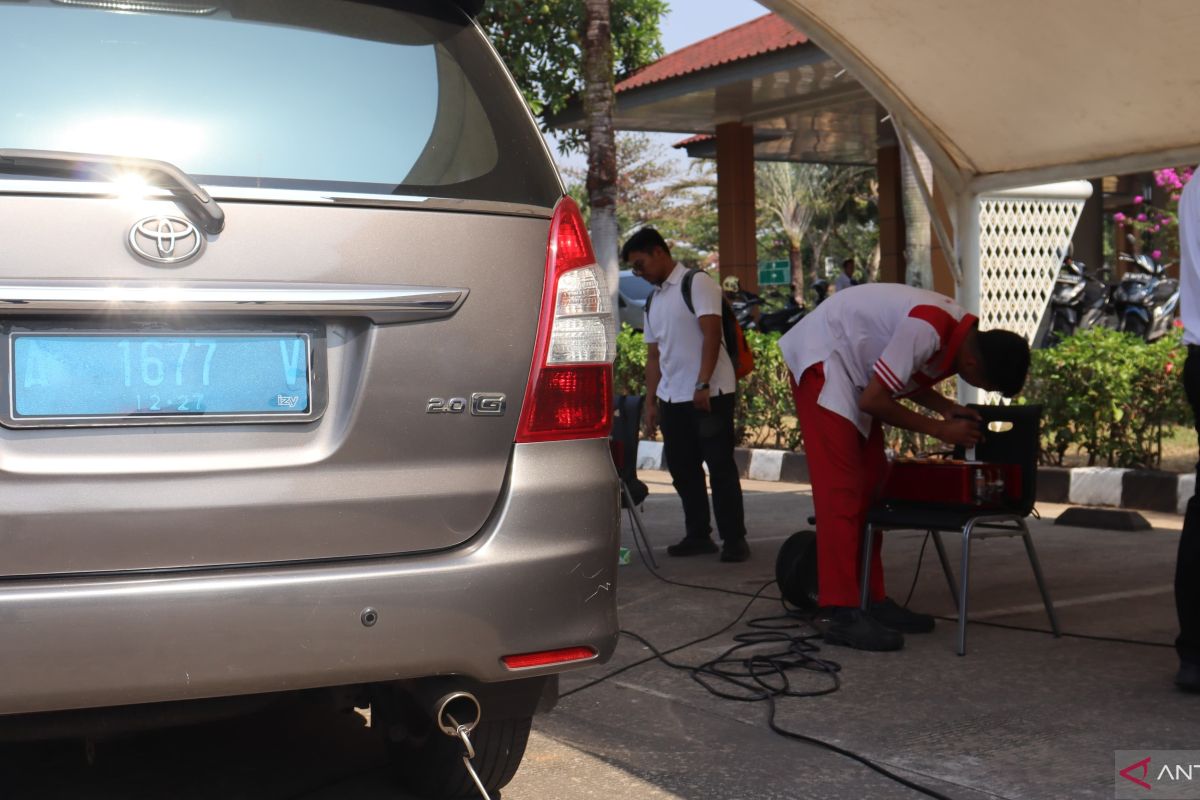 DLHK Tangerang lakukan uji emisi kendaraan ASN