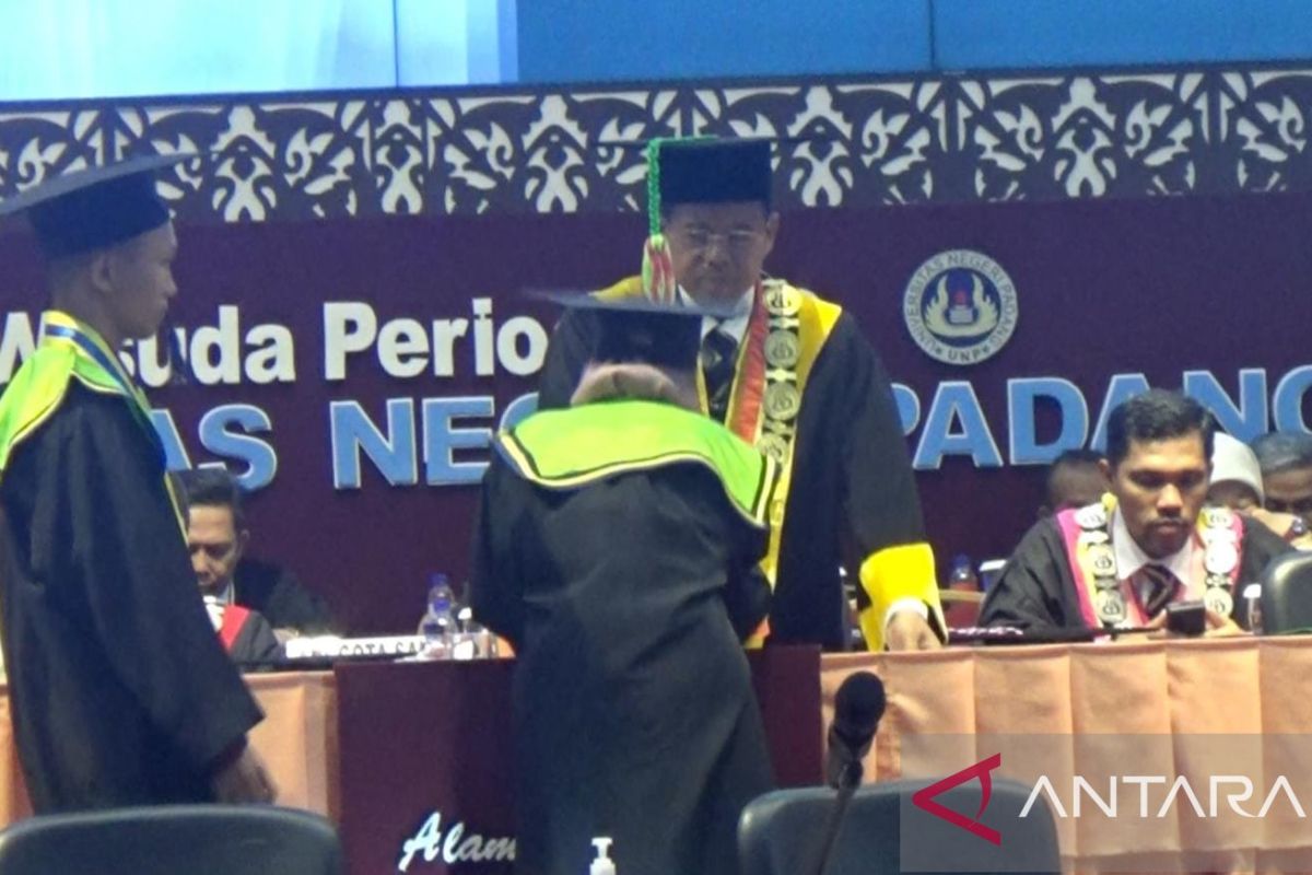 3.166 lulusan UNP ikuti wisuda ke- 132