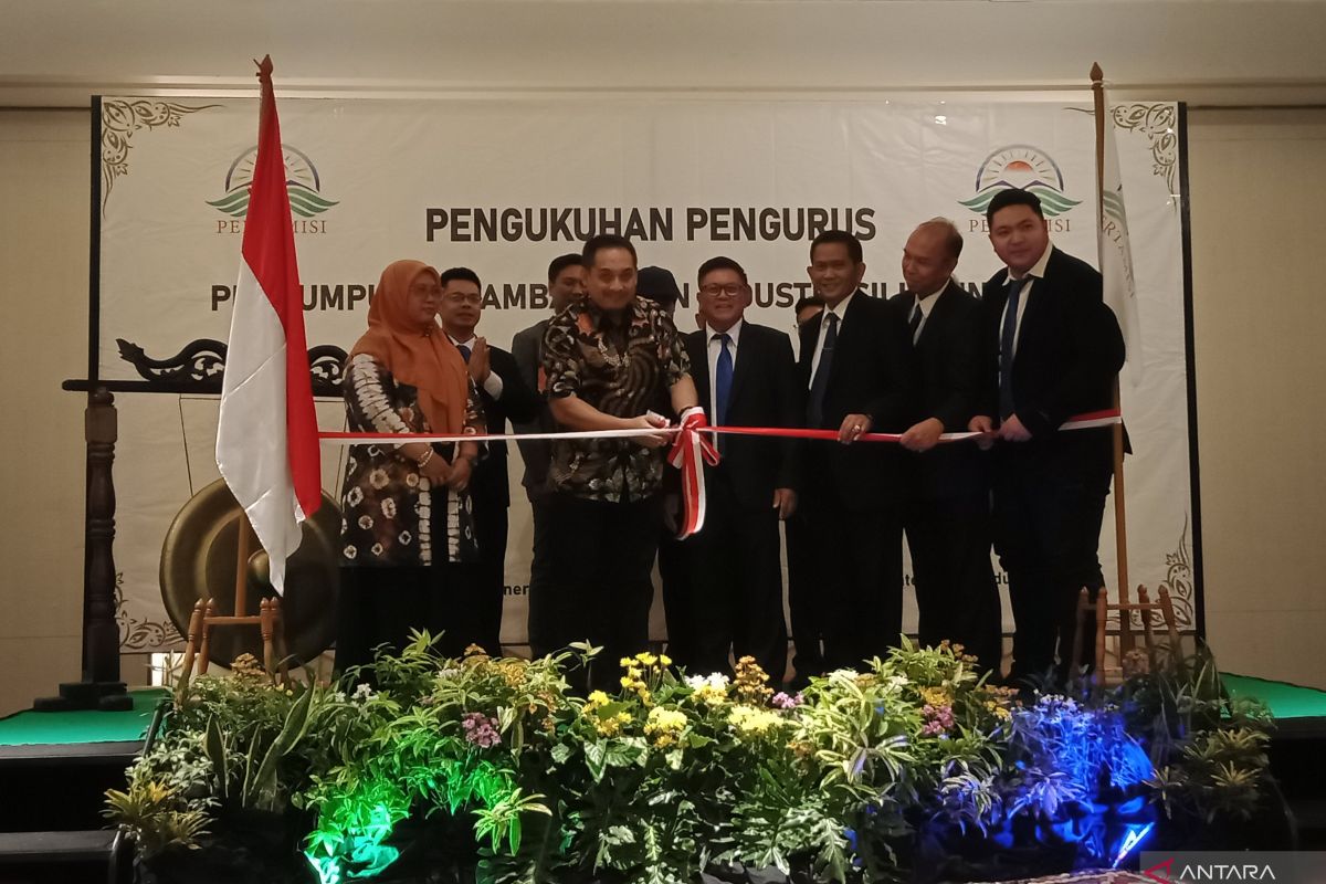 Pengurus asosiasi tambang dan industri silika resmi dikukuhkan