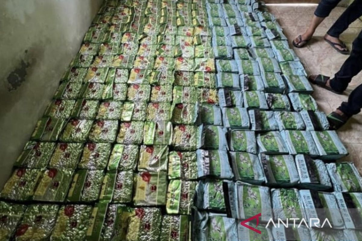 Dua nelayan Aceh Barat ditangkap bersama 165 kg sabu-sabu