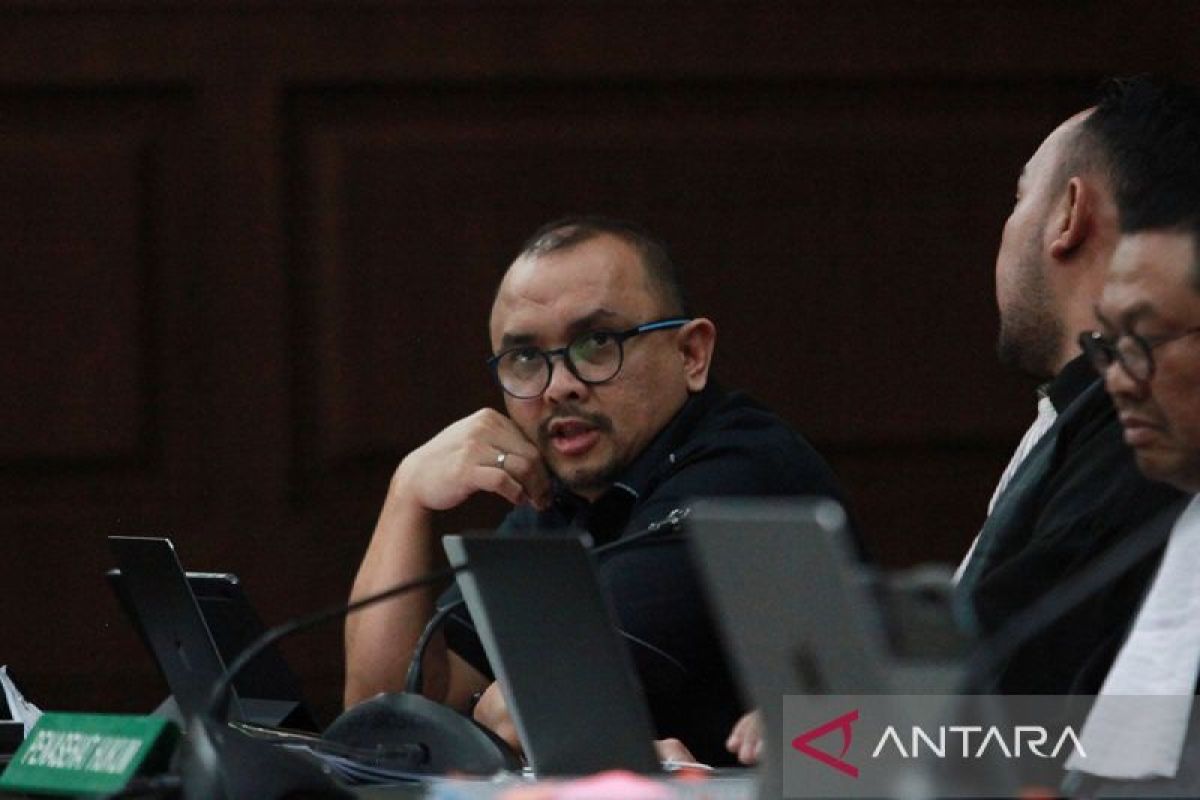 Hukum kemarin, Nama Menpora disebut hingga Raffi Ahmad ke KPK